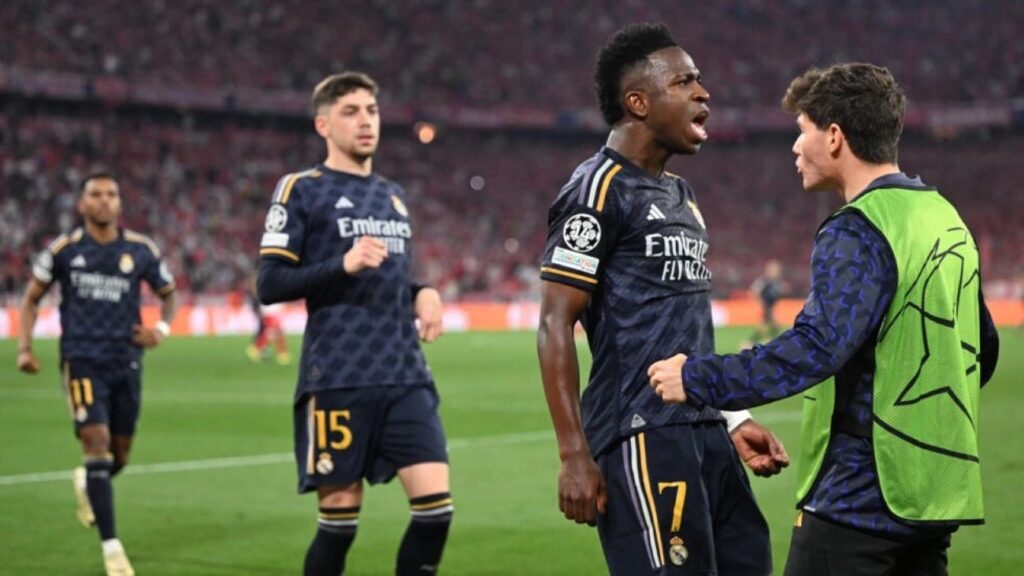 Vinicius's Late Penalty Secures 2-2 Draw at Bayern | UEFA Champions League